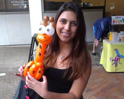 Giraffe balloon animal